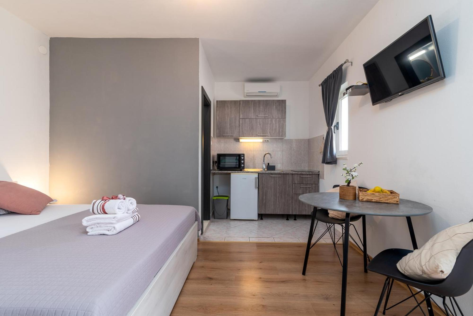 Studio Apartment Coce Trogir Exterior photo